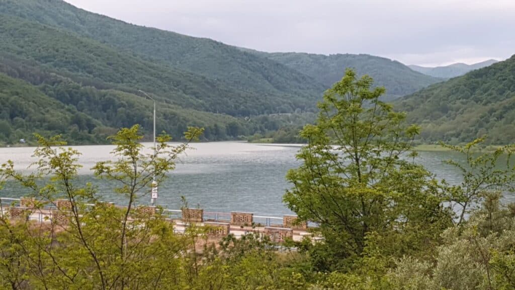 Lac în zona Vălenii de Munte